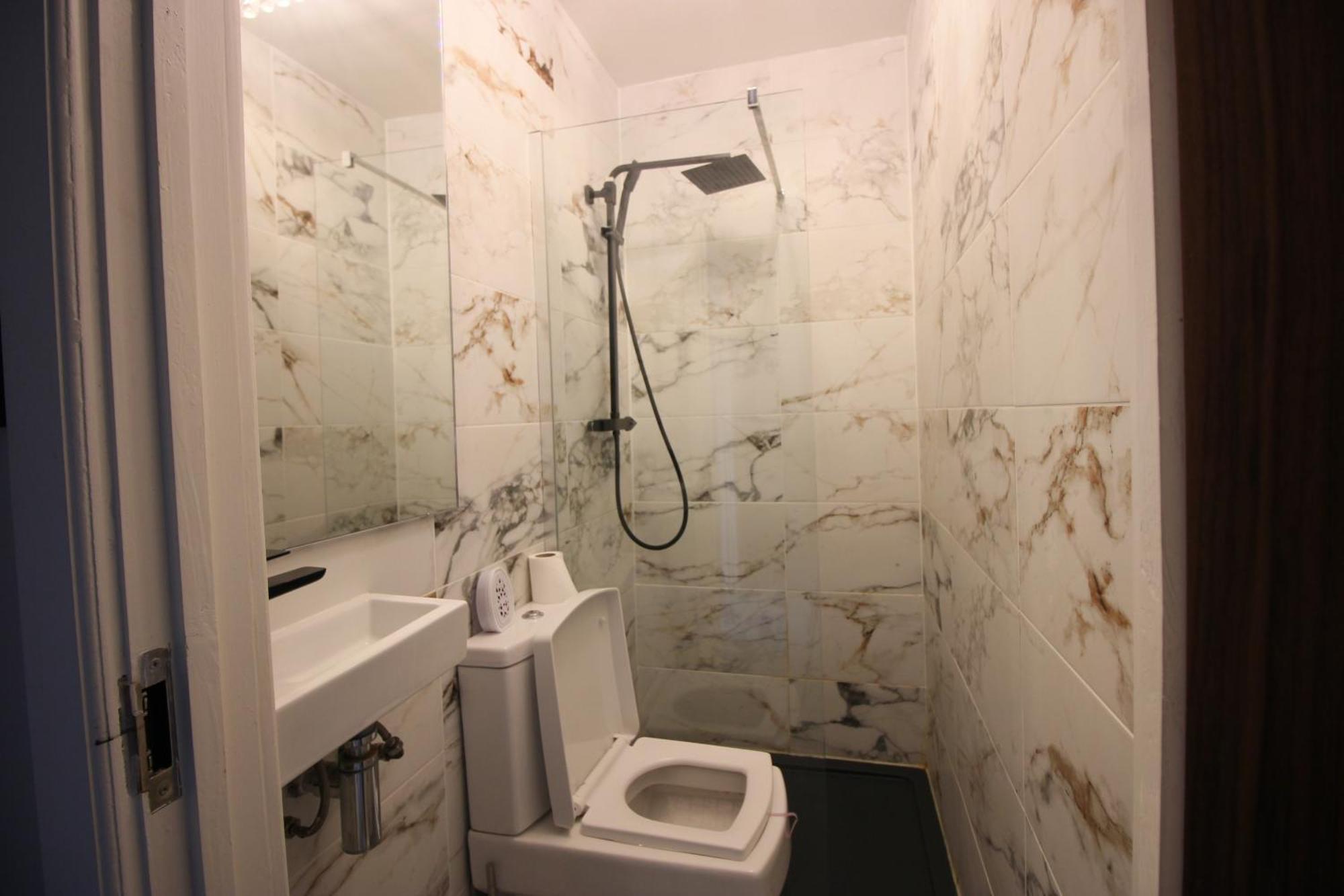 Luxury 3-Bedroom Apartment, Ealing Broadway Brentford Exteriér fotografie